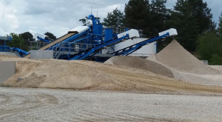 The Sablière du Val de Loire sand quarry up its offering to four simultaneous products and doubles production thanks to CDE equipment
