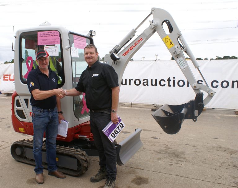 Jock’s PINK Tractor – Under the Hammer at Euro Auctions