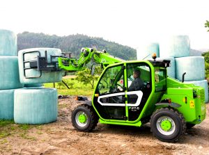 Komatsu lancia una nuova pala compatta per agricoltori Merlo-P27.6-Plus-300x223