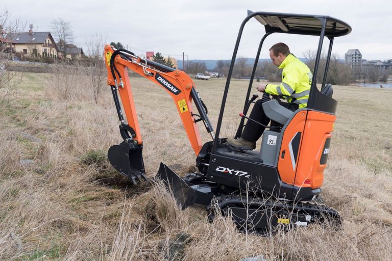 Five Doosan DX17Z Mini-Excavators Part of Aid for Ukraine