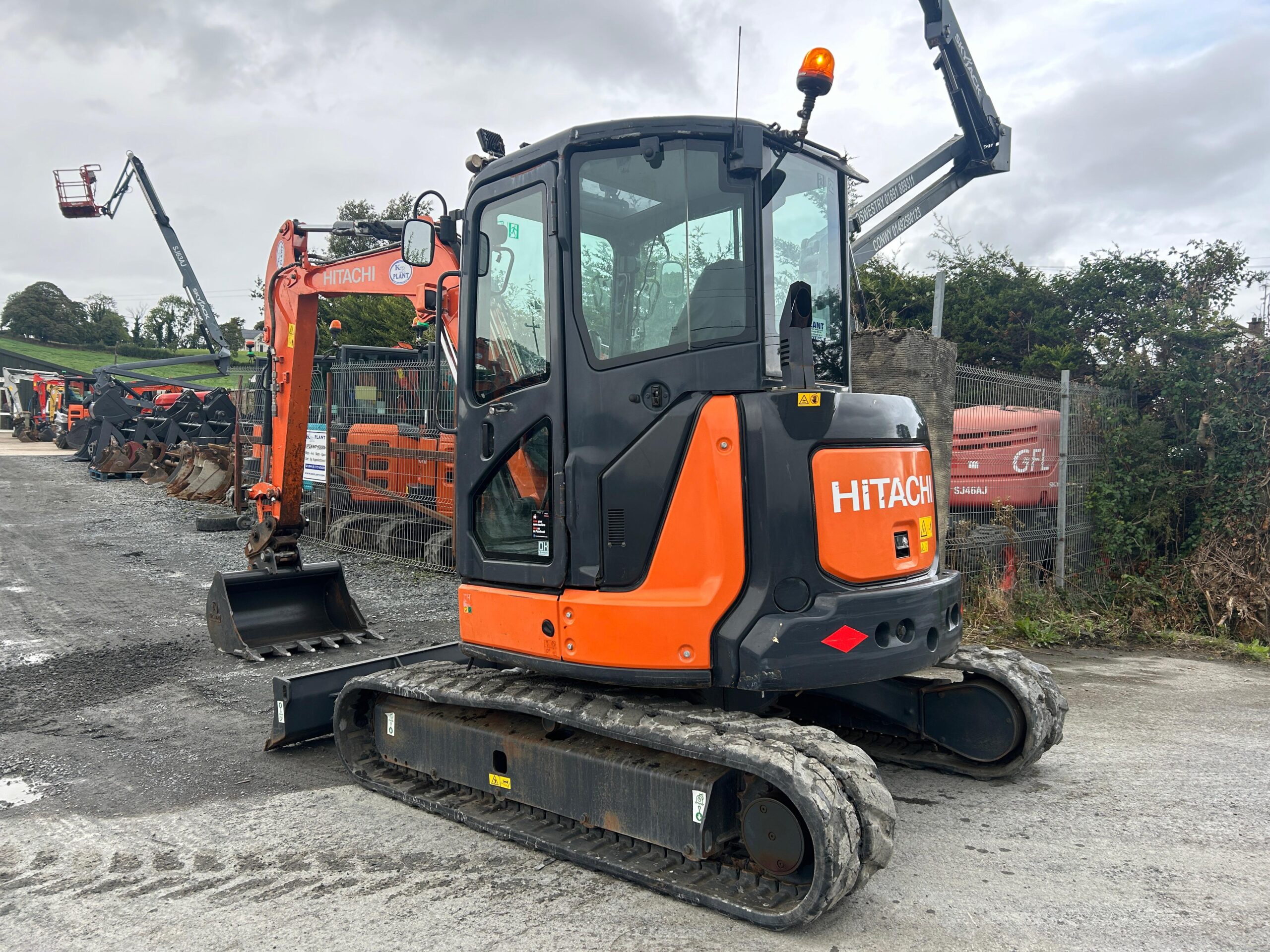 𝐇𝐢𝐭𝐚𝐜𝐡𝐢 𝐳𝐱𝟓𝟓𝐔-𝟓