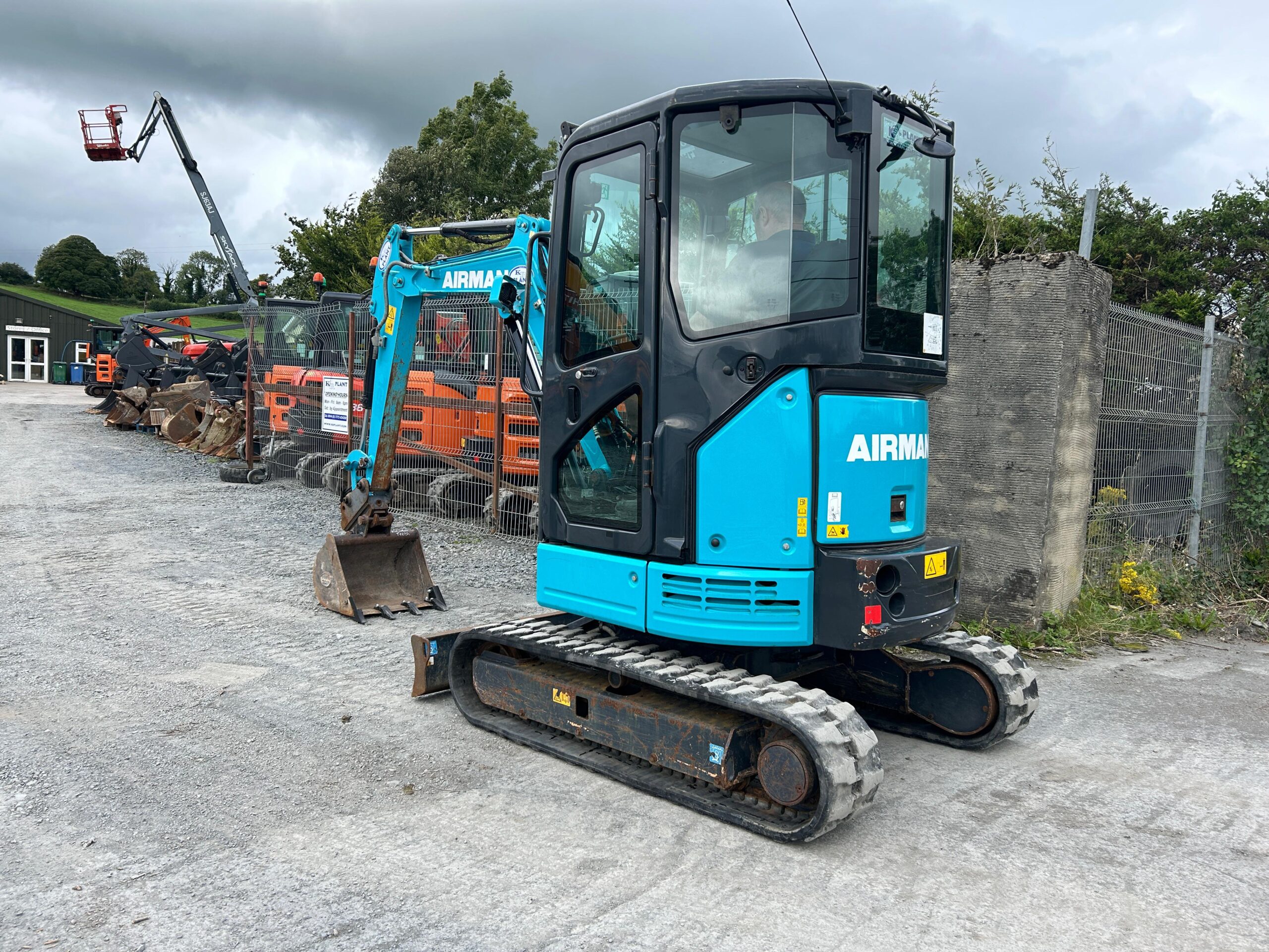 𝐀𝐢𝐫𝐦𝐚𝐧 𝐇𝐢𝐭𝐚𝐜𝐡𝐢 𝐙𝐗𝟐𝟔𝐔-𝟔