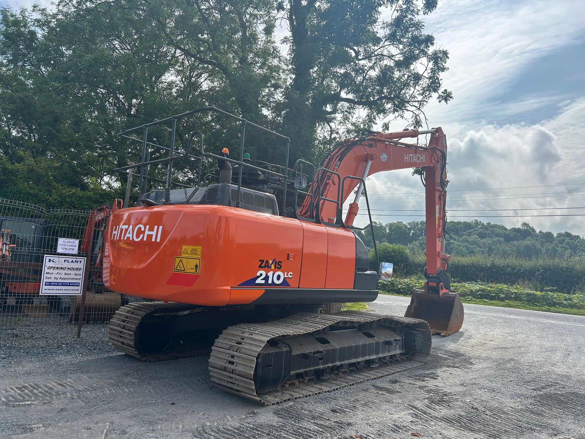 Hitachi ZX210LC-5B Year 2015
