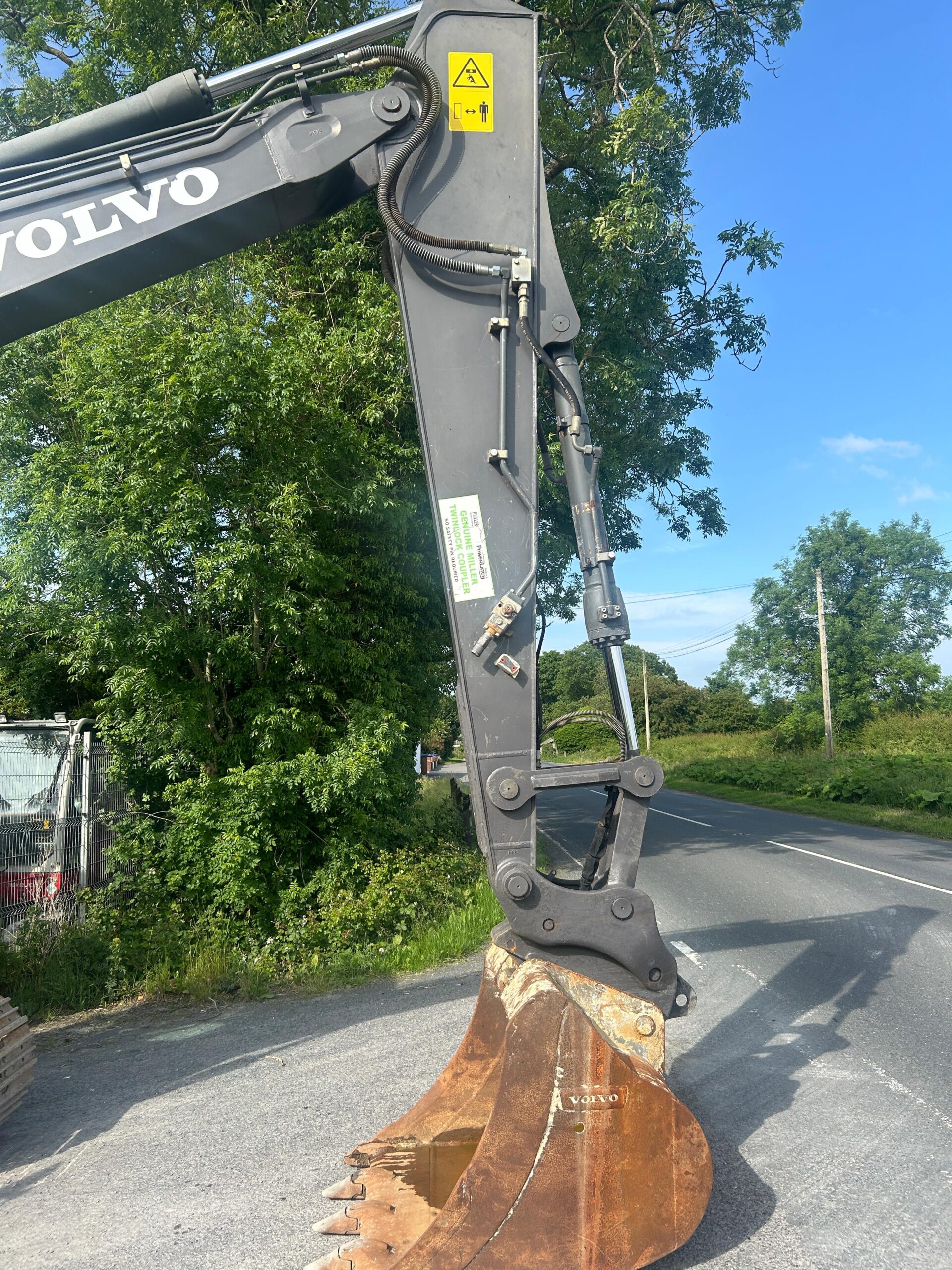 𝐕𝐨𝐥𝐯𝐨 𝐄𝐂𝟏𝟒𝟎𝐃𝐋