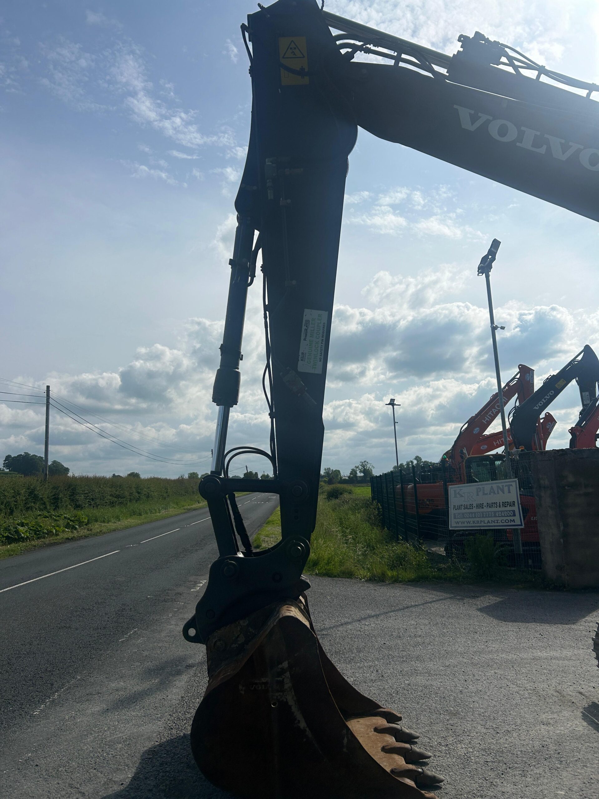 𝐕𝐨𝐥𝐯𝐨 𝐄𝐂𝟏𝟒𝟎𝐃𝐋