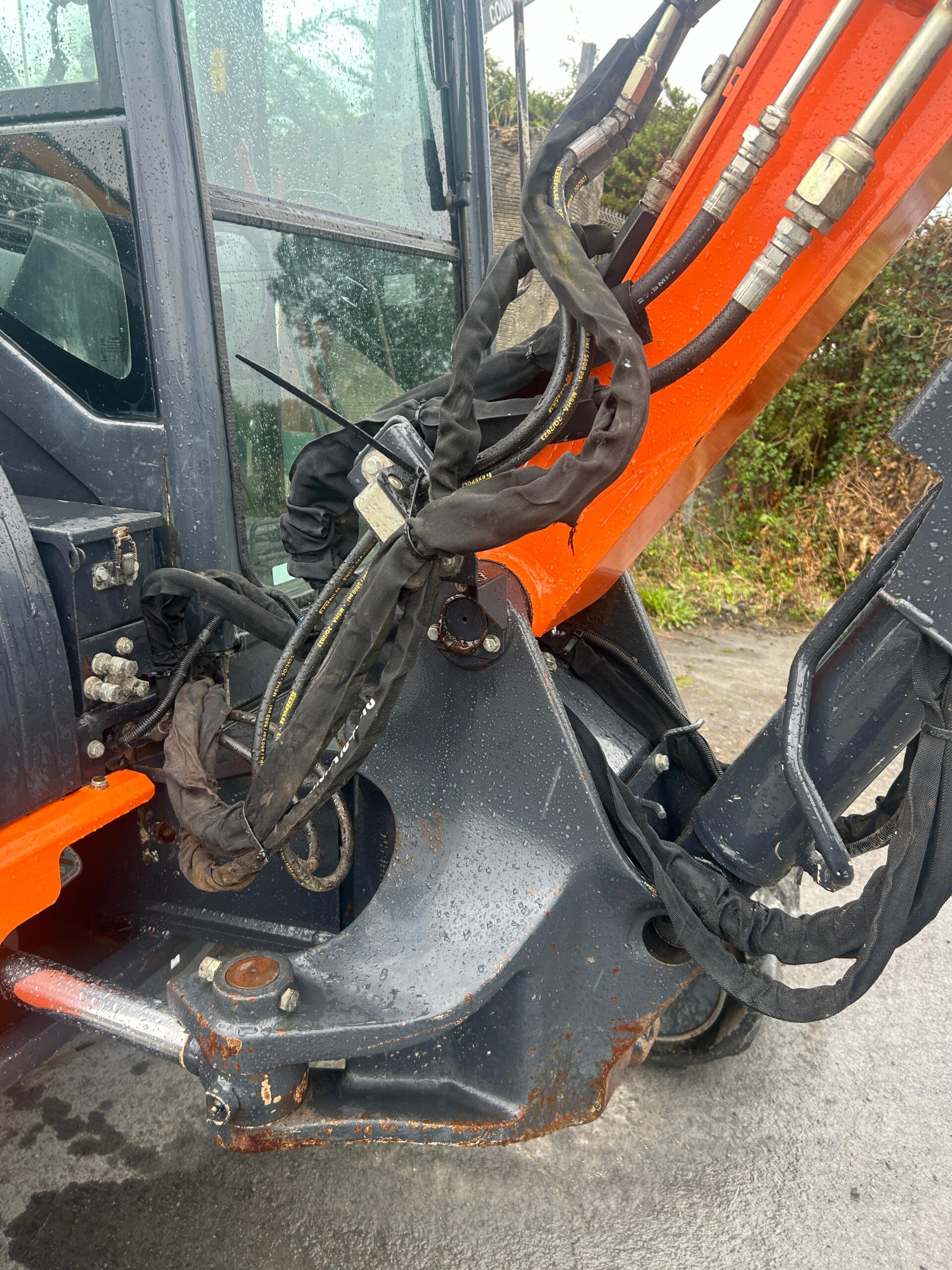 𝐇𝐢𝐭𝐚𝐜𝐡𝐢 𝐳𝐱𝟓𝟓𝐔-𝟓