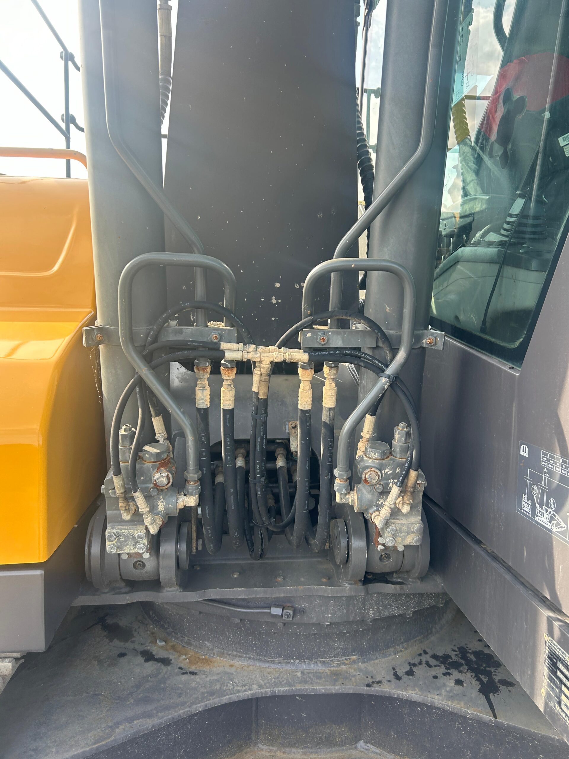 𝐕𝐨𝐥𝐯𝐨 𝐄𝐂𝟏𝟒𝟎𝐃𝐋