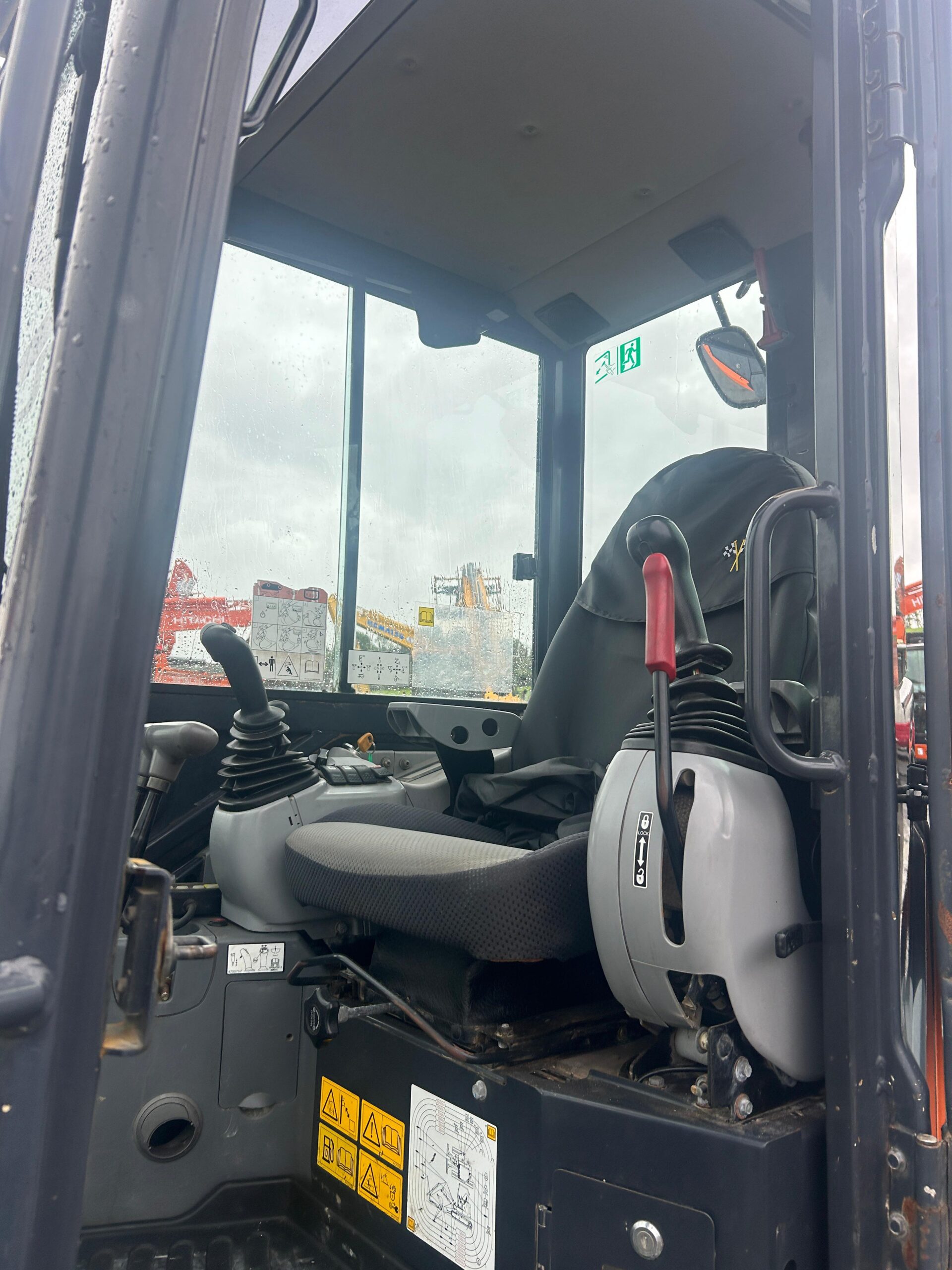 𝐇𝐢𝐭𝐚𝐜𝐡𝐢 𝐳𝐱𝟓𝟓𝐔-𝟓