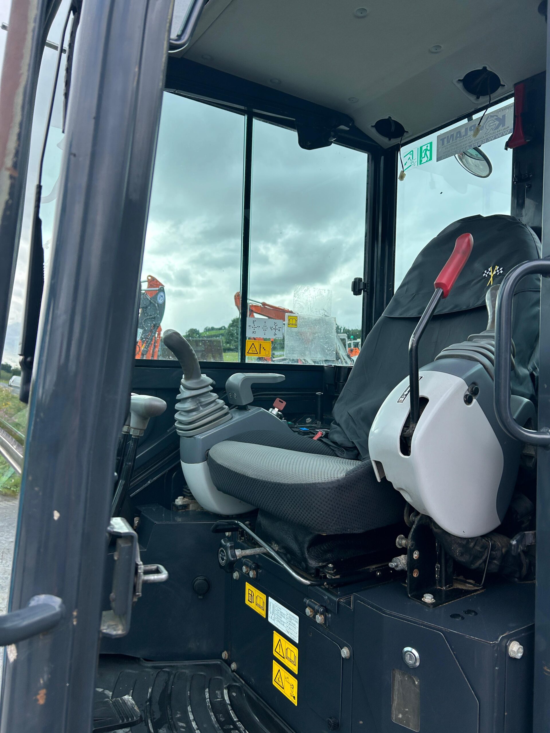 𝐀𝐢𝐫𝐦𝐚𝐧 𝐇𝐢𝐭𝐚𝐜𝐡𝐢 𝐙𝐗𝟐𝟔𝐔-𝟔