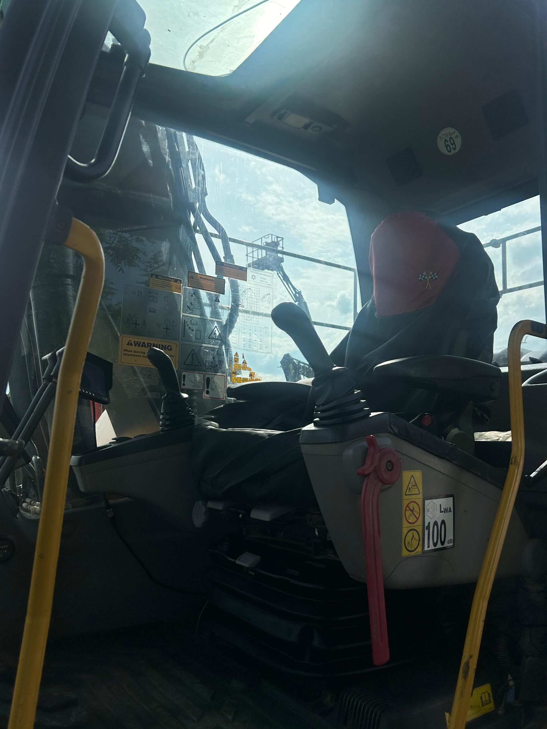 𝐕𝐨𝐥𝐯𝐨 𝐄𝐂𝟏𝟒𝟎𝐃𝐋