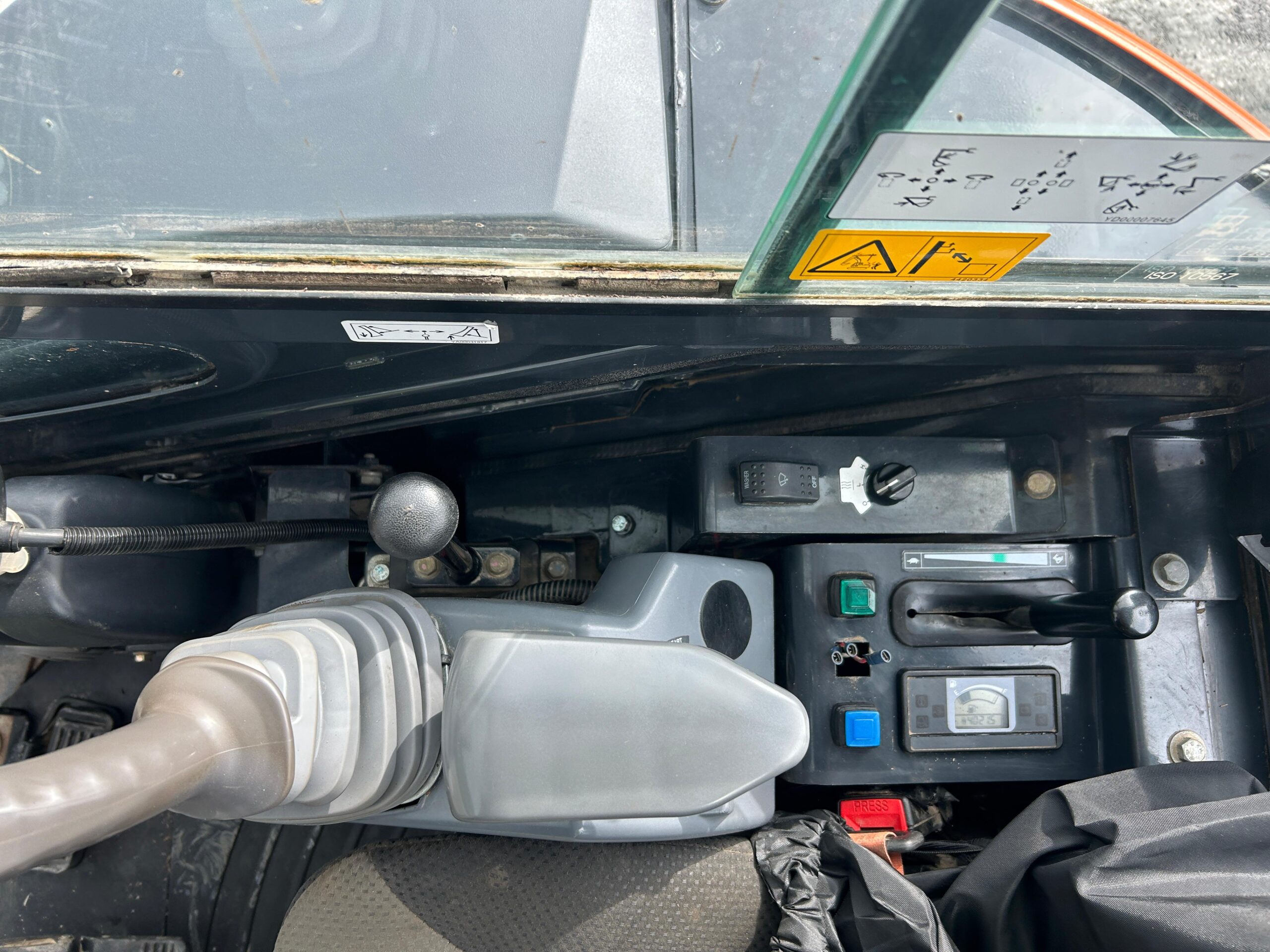 𝐇𝐢𝐭𝐚𝐜𝐡𝐢 𝐙𝐗𝟐𝟔𝐔-𝟔