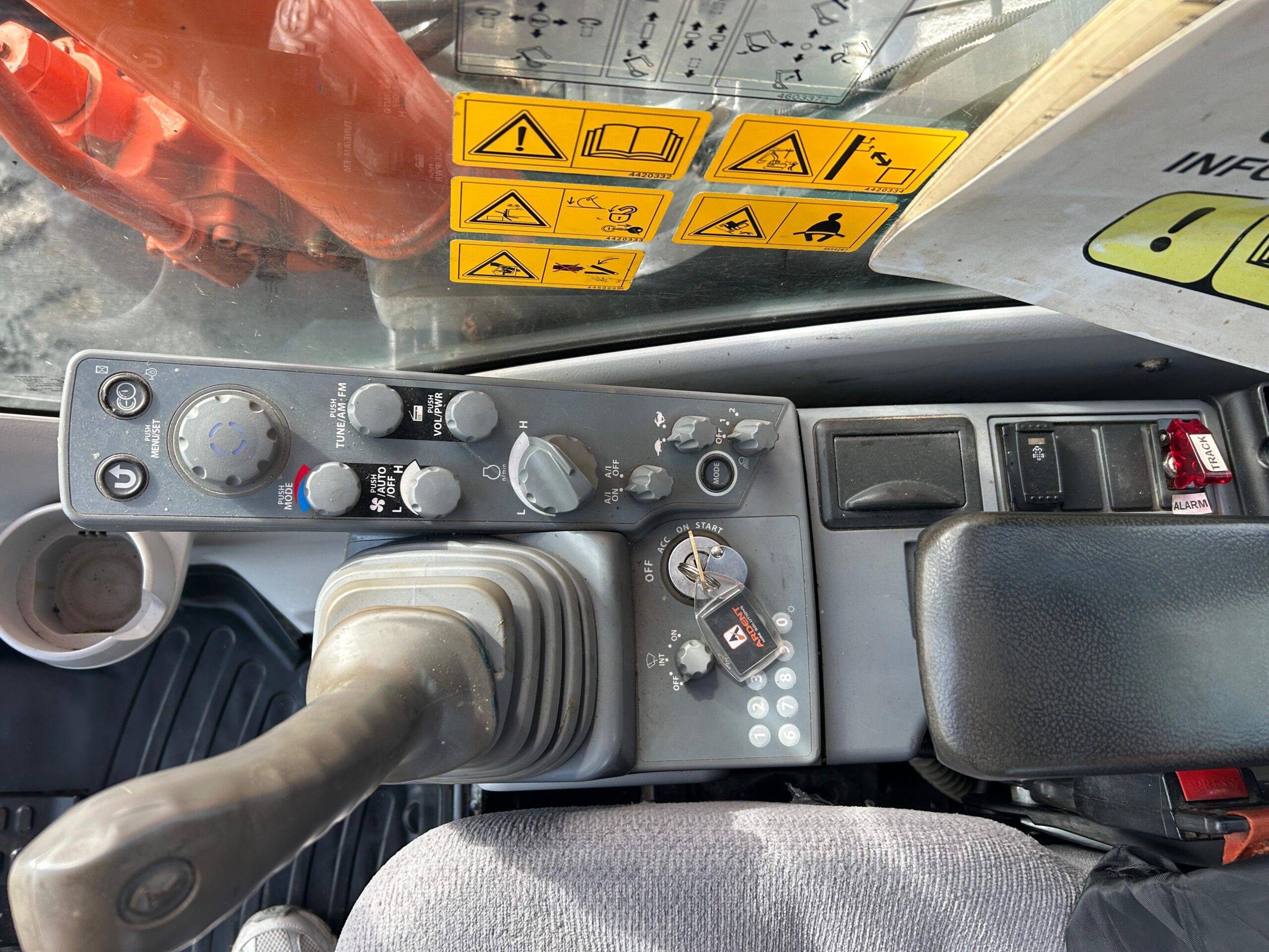 Hitachi ZX225USLC-6 Year 2021