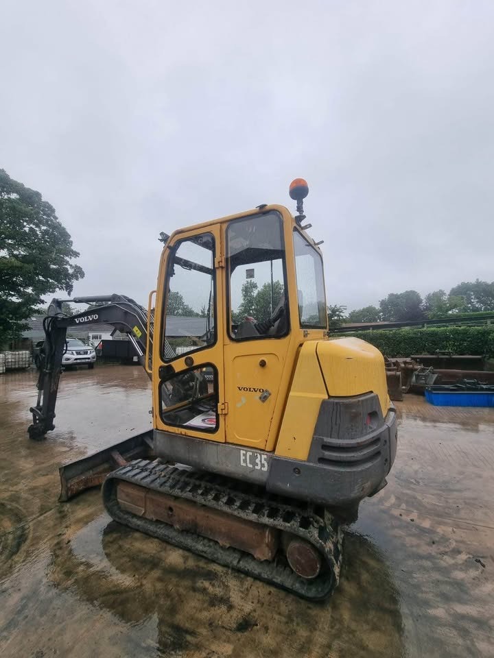 2003 VOLVO EC35