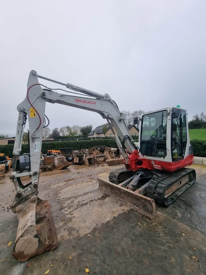 2018 TAKEUCHI tb250