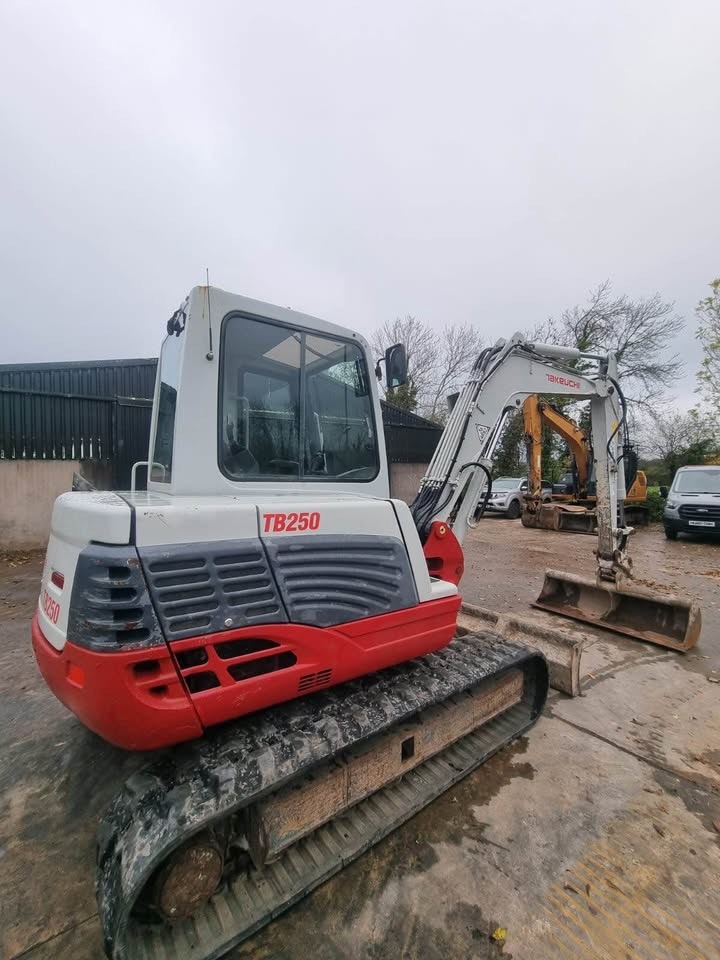 2018 TAKEUCHI tb250