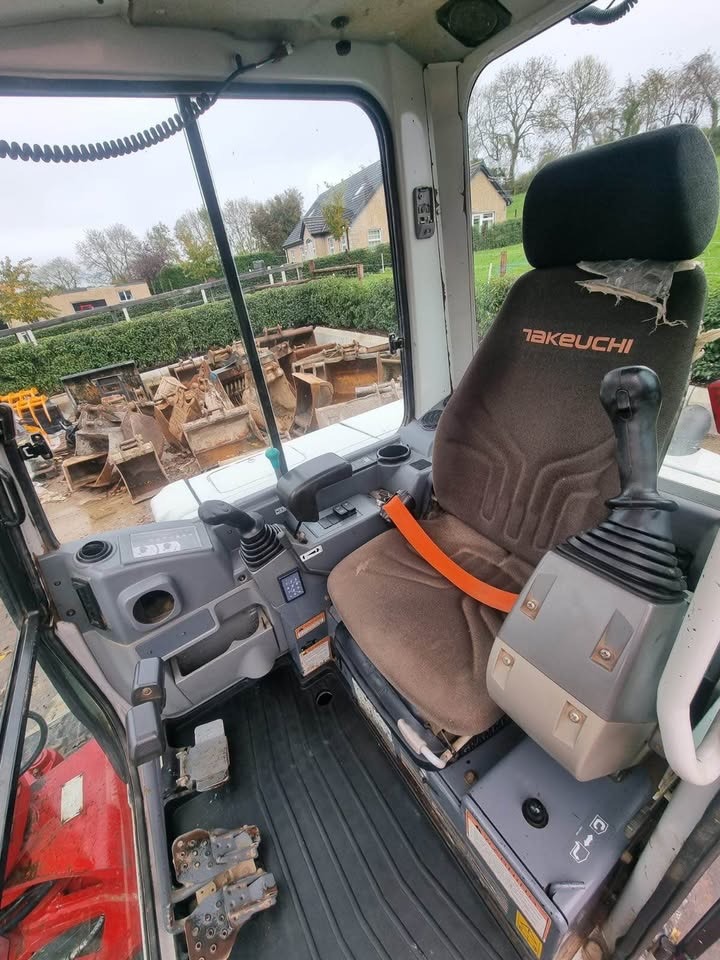 2018 TAKEUCHI tb250