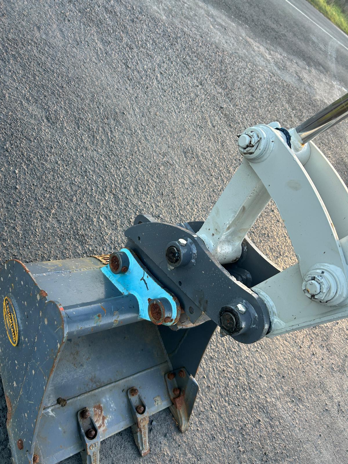 Takeuchi TB230 Year 2016