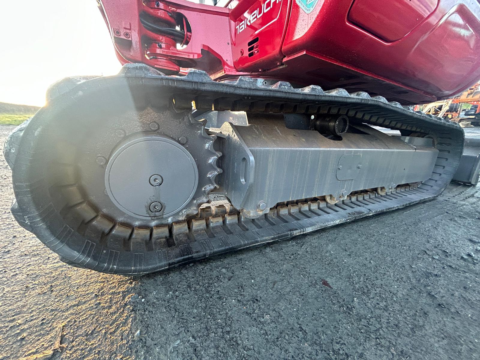 Takeuchi TB230 Year 2016