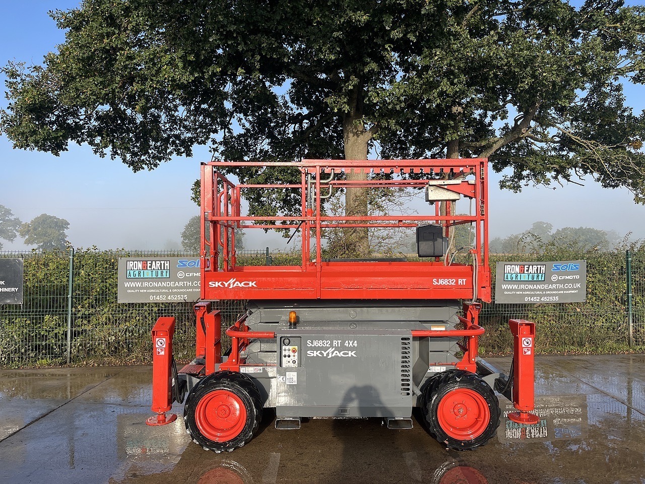 Skyjack SJ6832RT Scissor Lift 2014