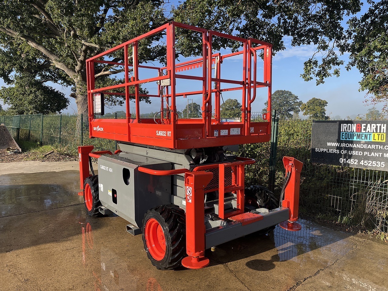 Skyjack SJ6832RT Scissor Lift 2014