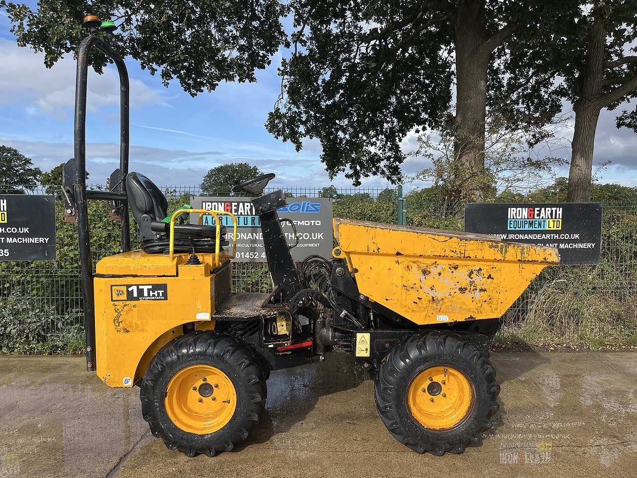 JCB 1T Hi Tip Dumper 2017