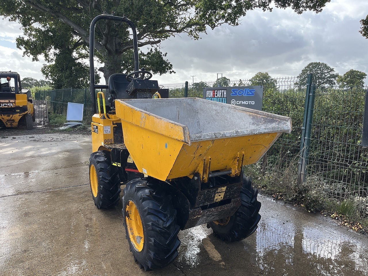 JCB 1T Hi Tip Dumper 2017