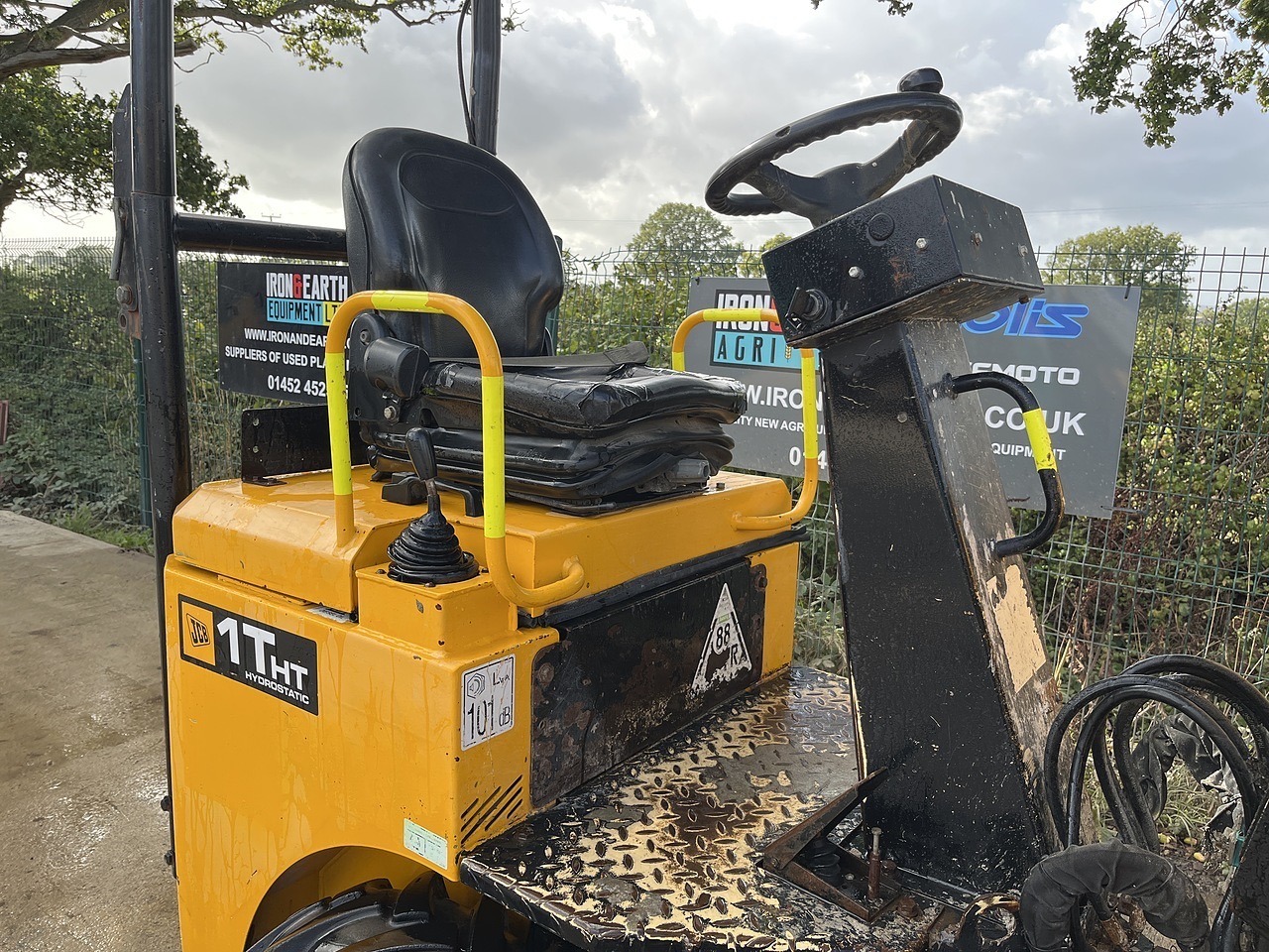 JCB 1T Hi Tip Dumper 2017