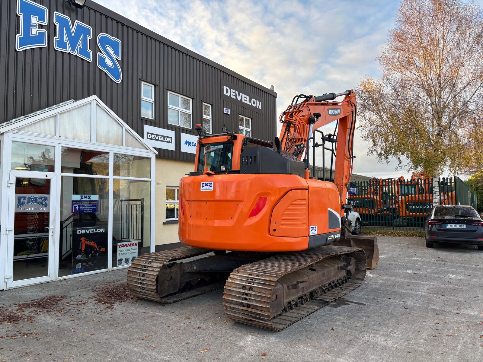 2017 Doosan DX140LCR-5