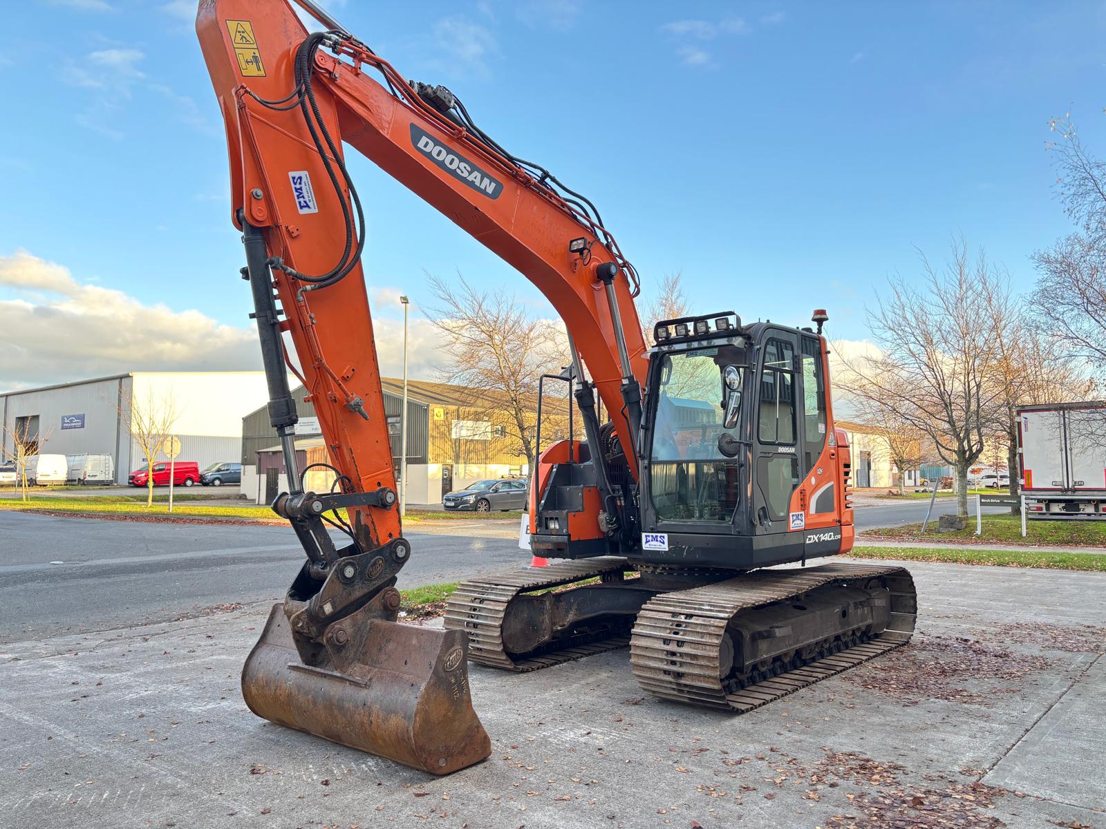 2017 Doosan DX140LCR-5